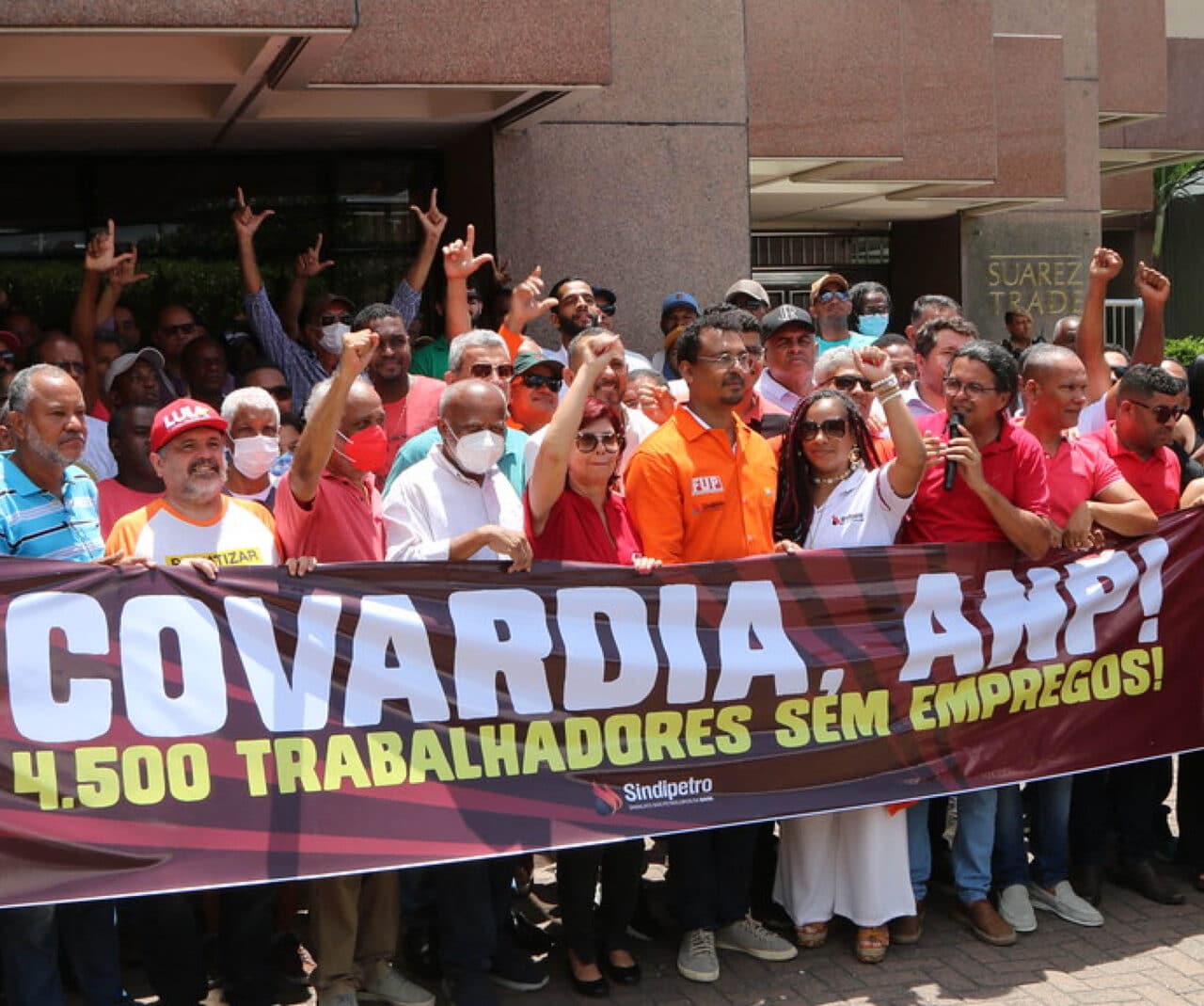 Resistência foi a palavra de ordem em ato de protesto contra a