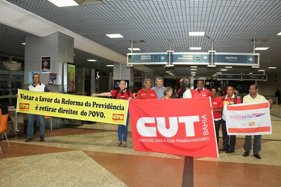 Na Bahia, deputados eram aguardados no aeroporto