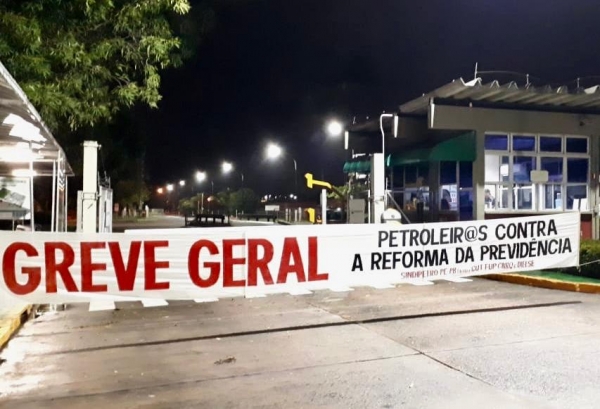 Petroleiros iniciam greve em oito estados do país