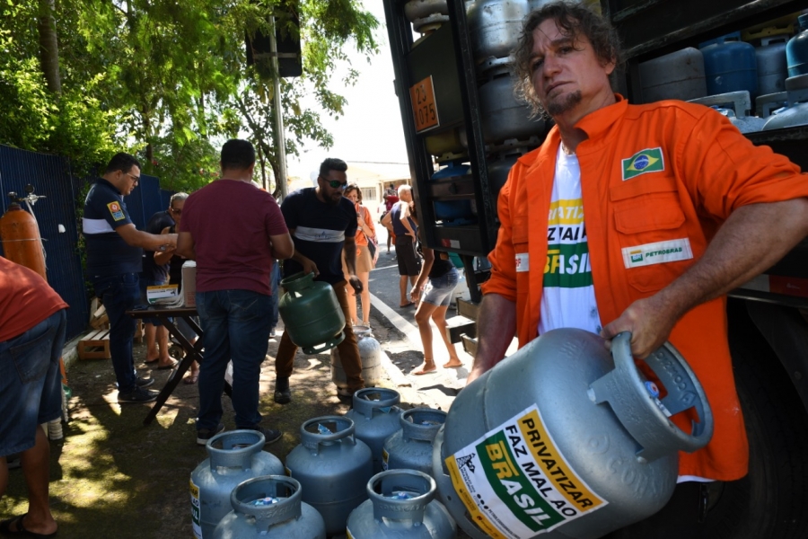 Em greve, petroleiros voltam a subsidiar combustíveis a preços justos