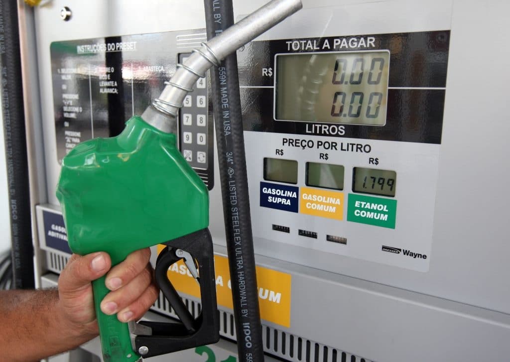 Preço do litro da gasolina passa dos R$ 9,50 em cidade isolada no