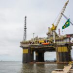 Petrobrás faz encomendas de plataformas no exterior e reduz cerca de 1,5 milhão de empregos no Brasil